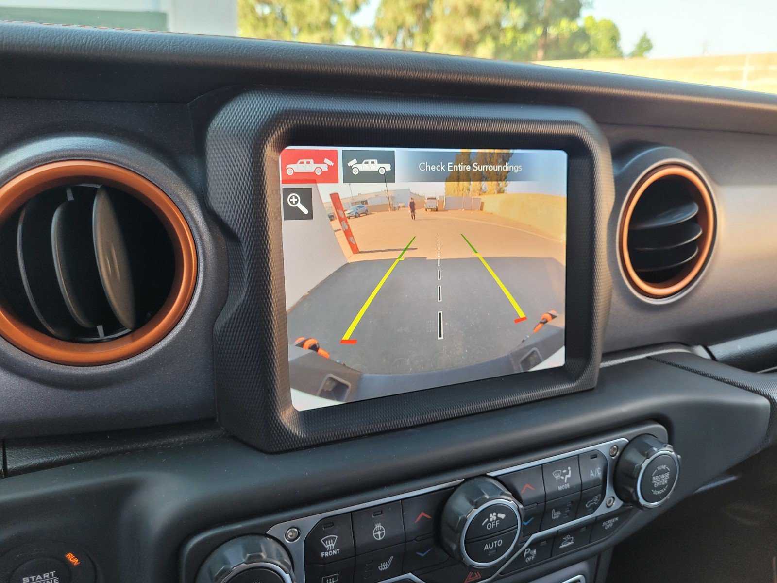 Used 2020 Jeep Gladiator Mojave AWD/4WD image 17