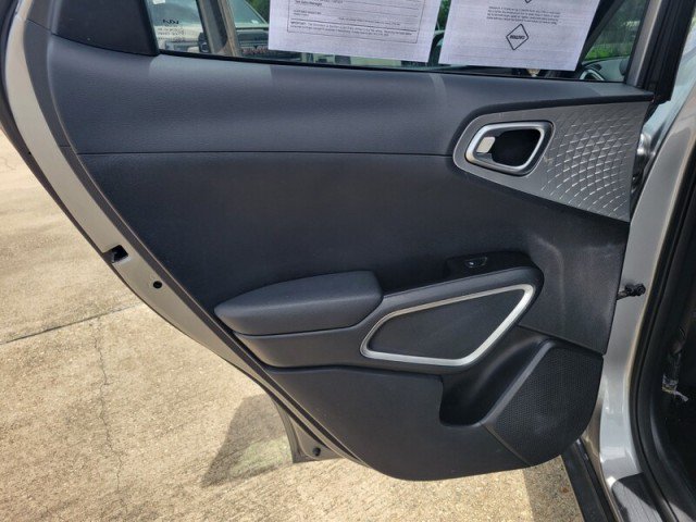 Used 2023 Kia Soul LX w/ LX Technology Package FWD image 22