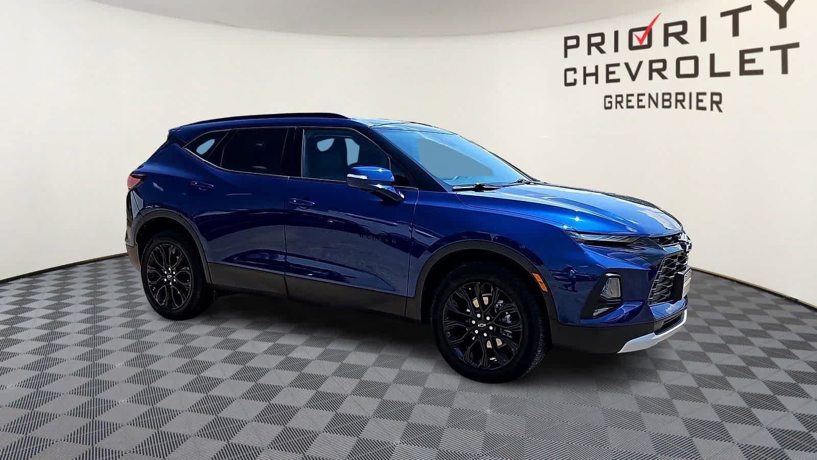 Used 2022 Chevrolet Blazer LT w/ Sound & Technology Package FWD image 2