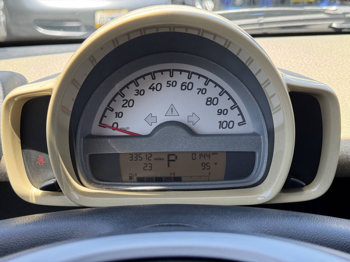 Used 2010 smart fortwo passion RWD image 29