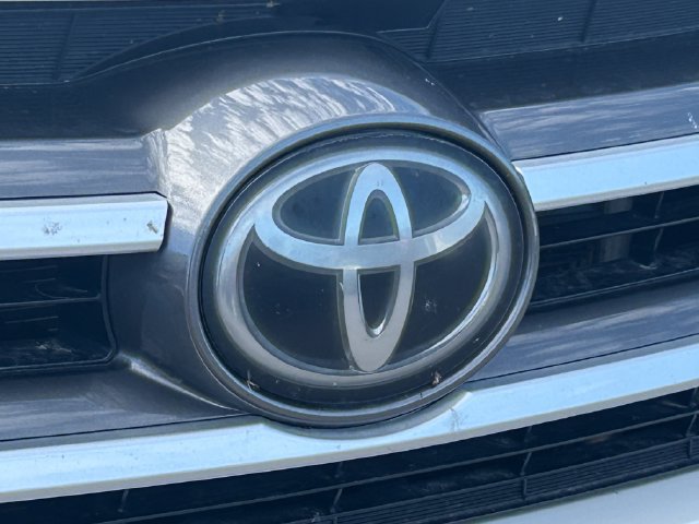 Used 2019 Toyota Highlander LE AWD/4WD image 11