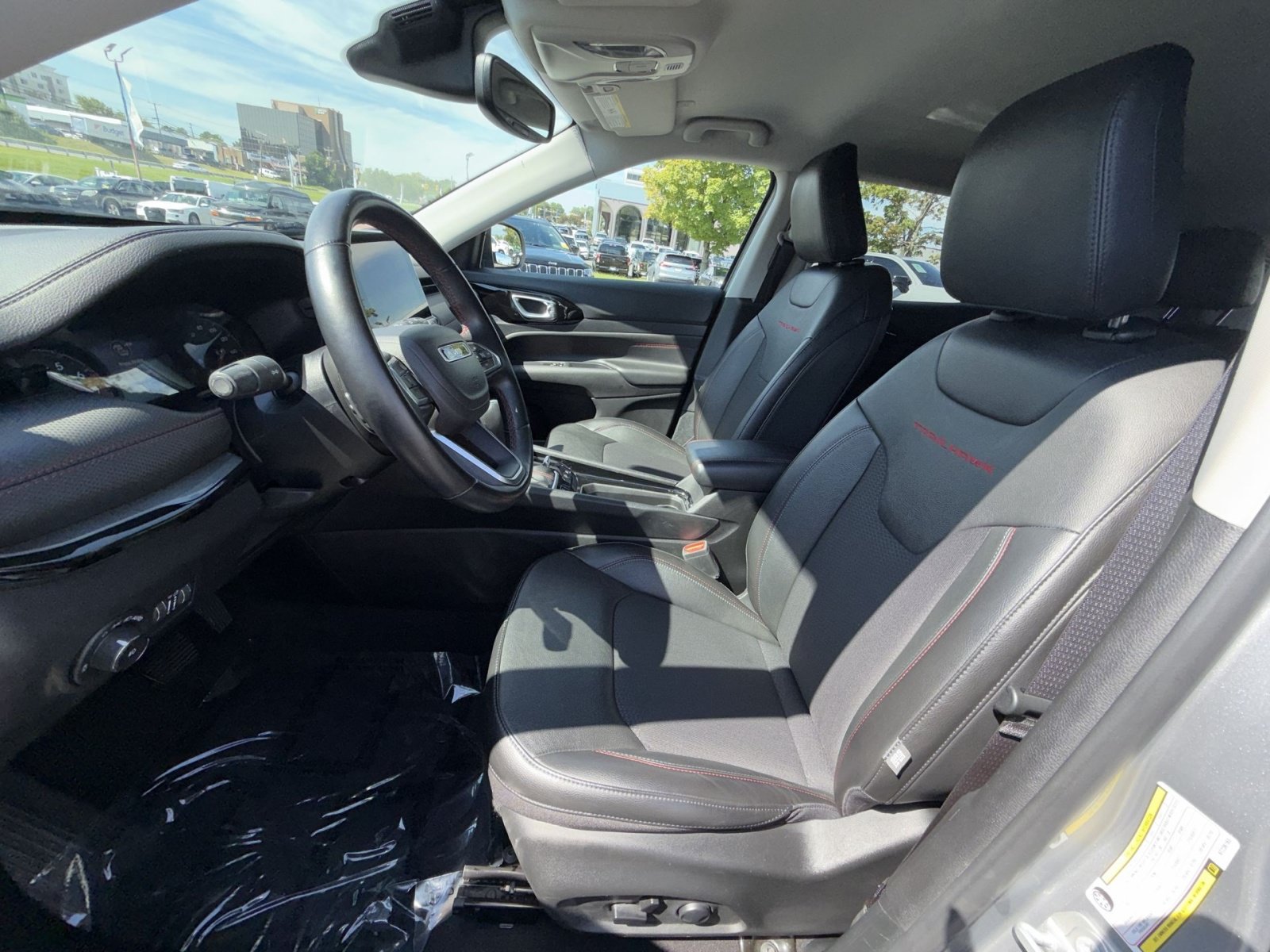 Used 2022 Jeep Compass Trailhawk w/ Trailhawk Convenience Group AWD/4WD image 13