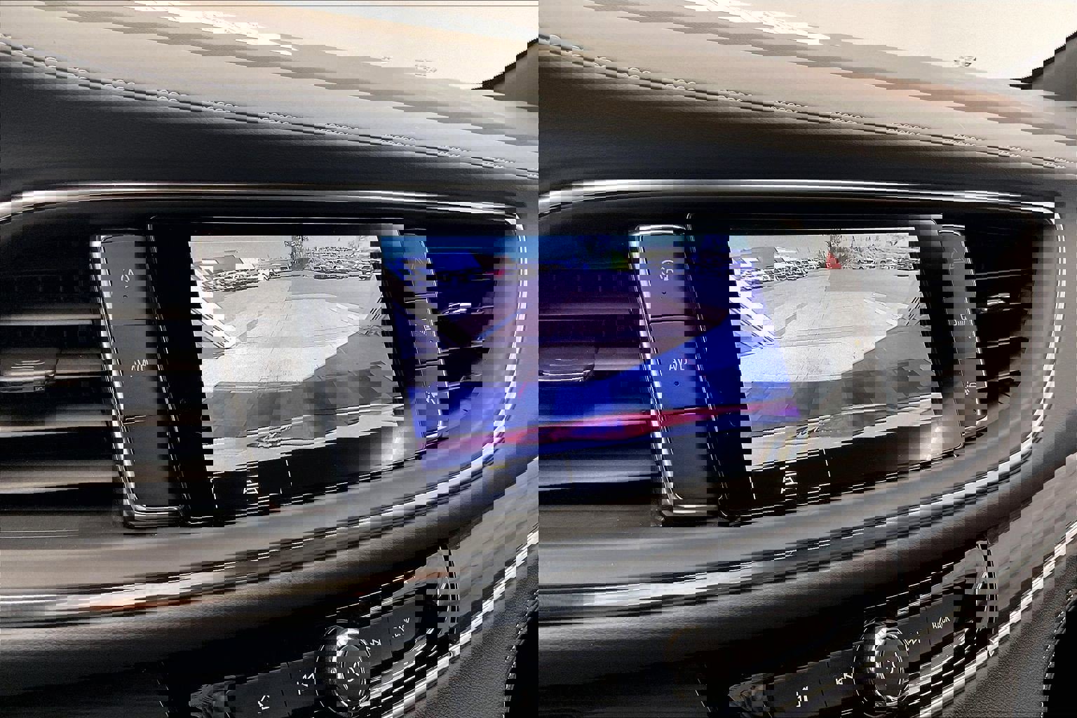 Used 2023 Buick Enclave Essence image 22