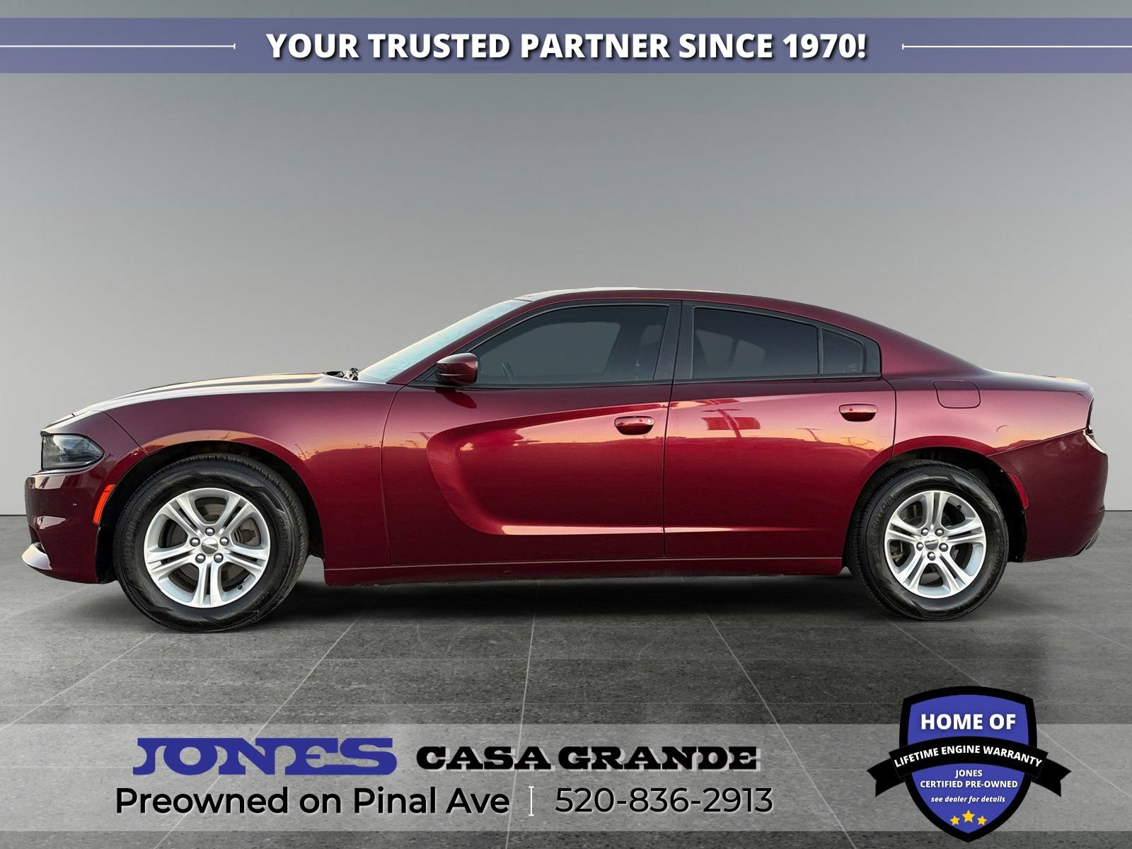 Used 2017 Dodge Charger SE RWD image 2