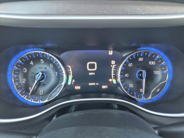 Used 2023 Chrysler Pacifica Touring-L FWD image 15