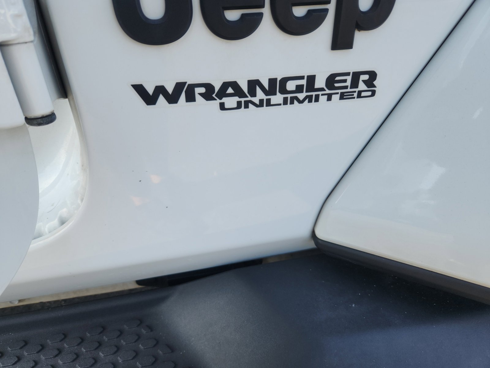 Used 2020 Jeep Wrangler Unlimited Sahara image 24