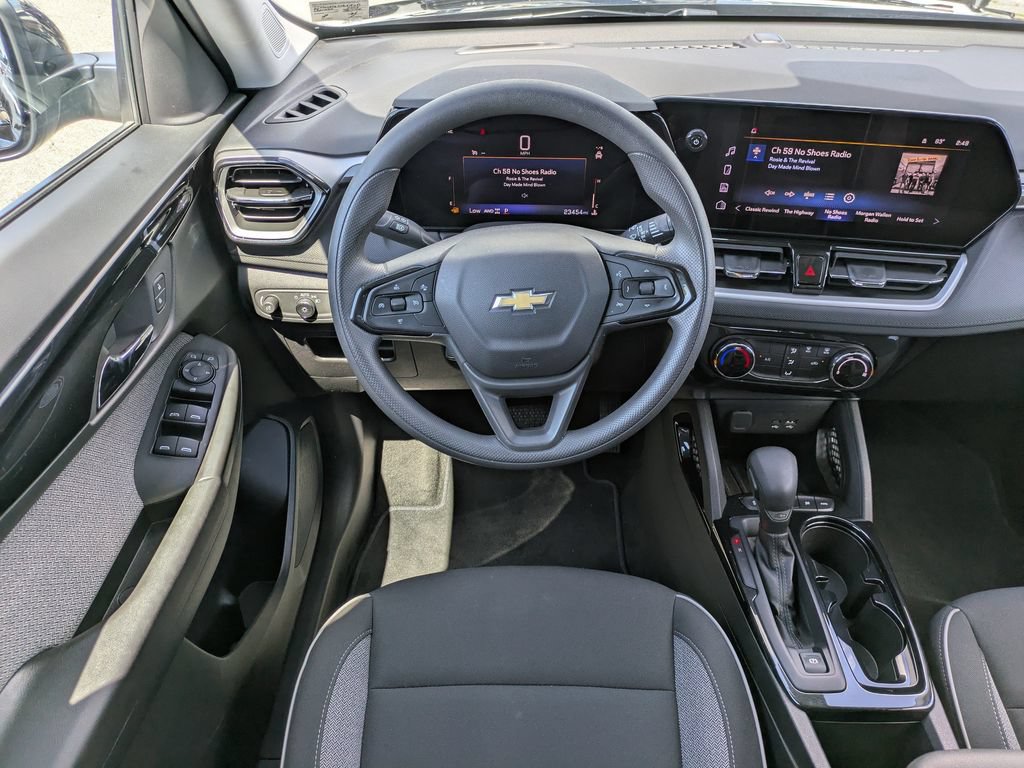Used 2025 Chevrolet TrailBlazer LT AWD/4WD image 17