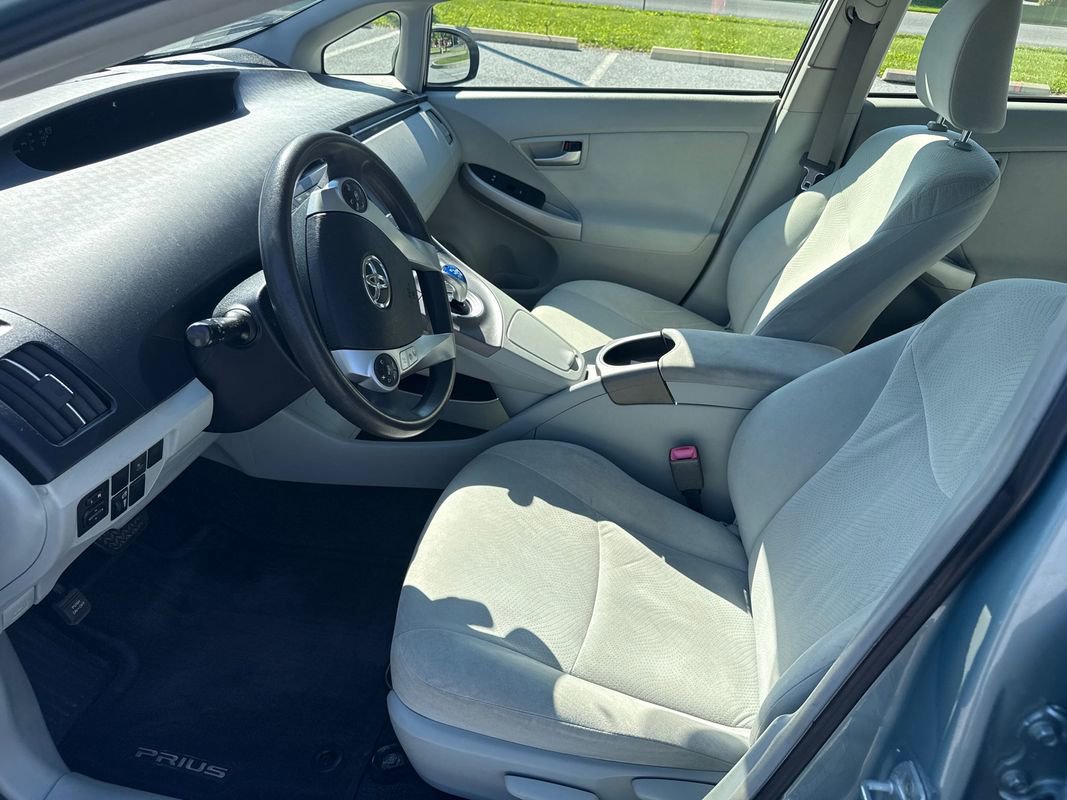 Used 2013 Toyota Prius Three w/ Solar Roof Pkg FWD image 9