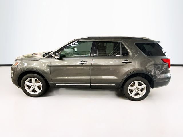 Used 2016 Ford Explorer XLT w/ Equipment Group 202A image 9