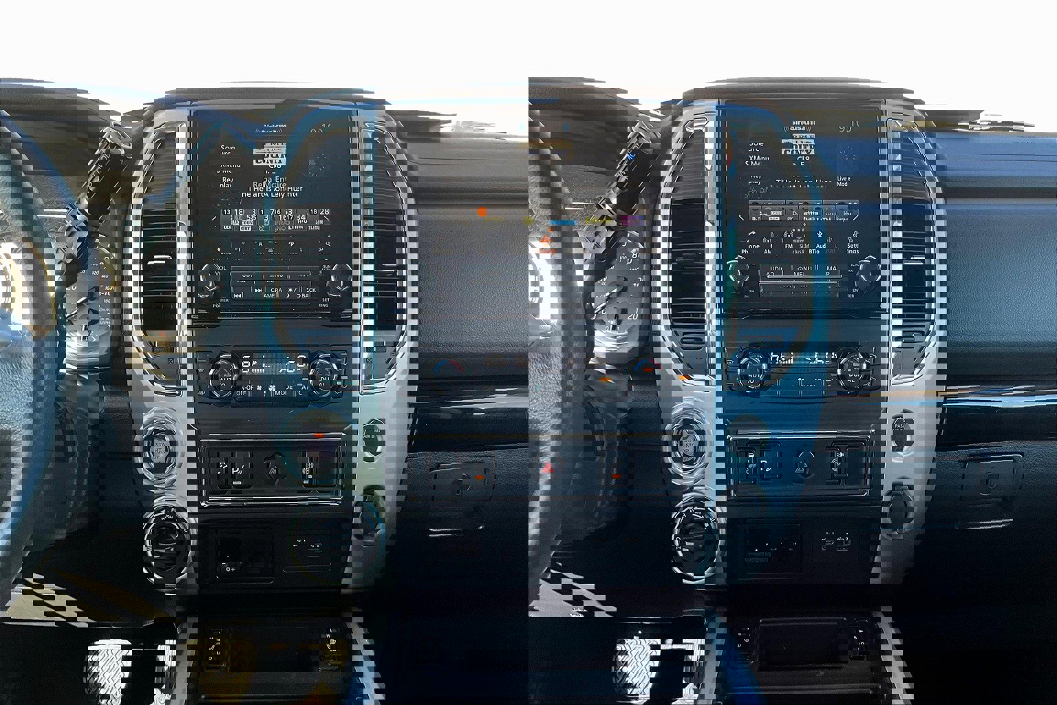 Used 2021 Nissan Titan SV w/ SV Convenience Package image 6