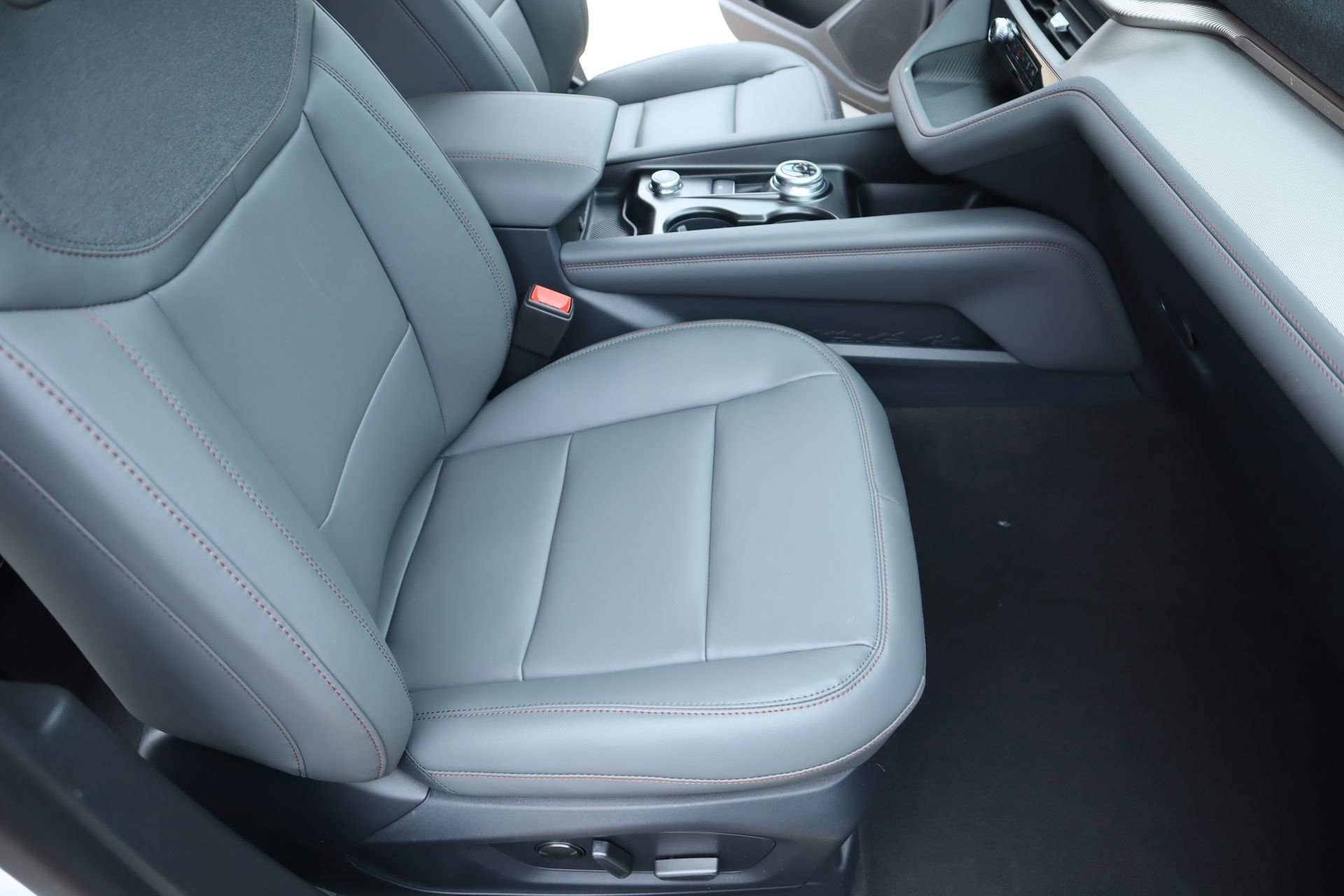 New 2026 Ford Explorer Active RWD image 15