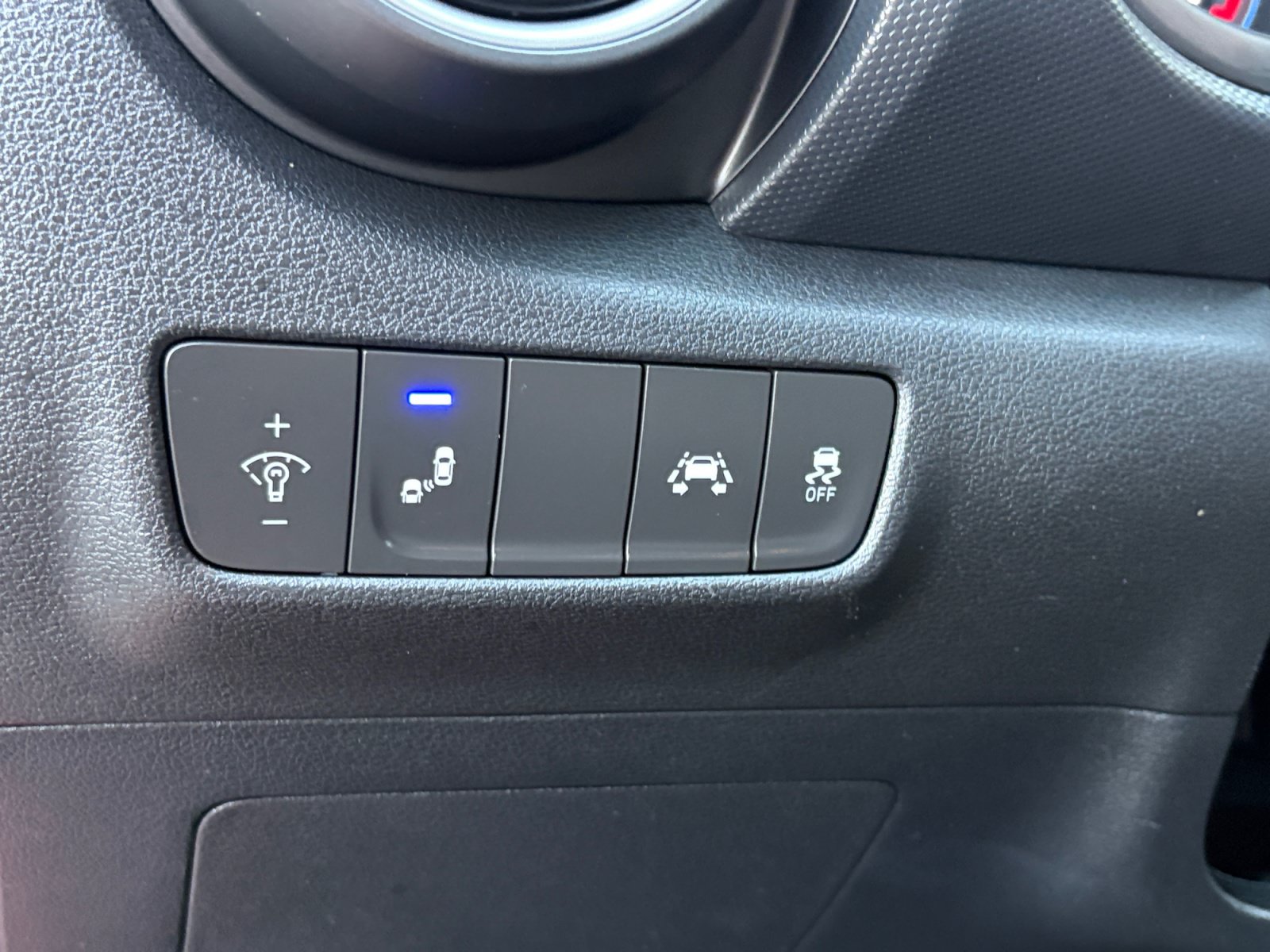 Used 2019 Hyundai Kona SEL AWD/4WD image 17