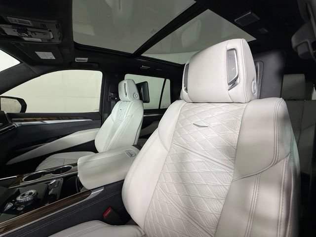 Used 2026 Cadillac Escalade Platinum Luxury AWD/4WD image 18