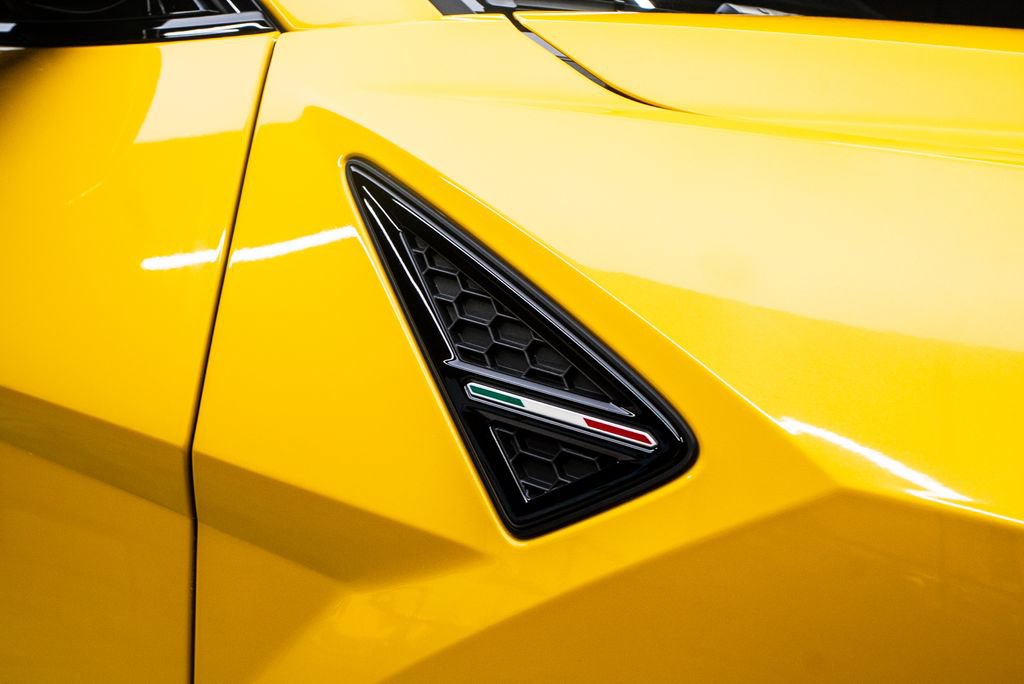 Used 2022 Lamborghini Urus AWD/4WD image 20