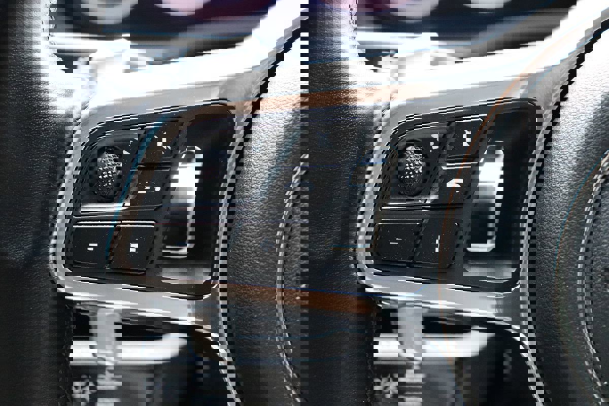 Used 2022 Porsche Cayenne Platinum Edition image 14