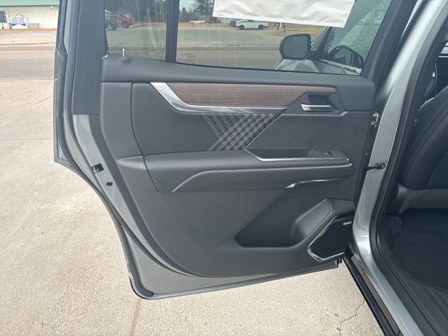 Used 2025 GMC Acadia Denali w/ LPO, Floor Liner Package image 12