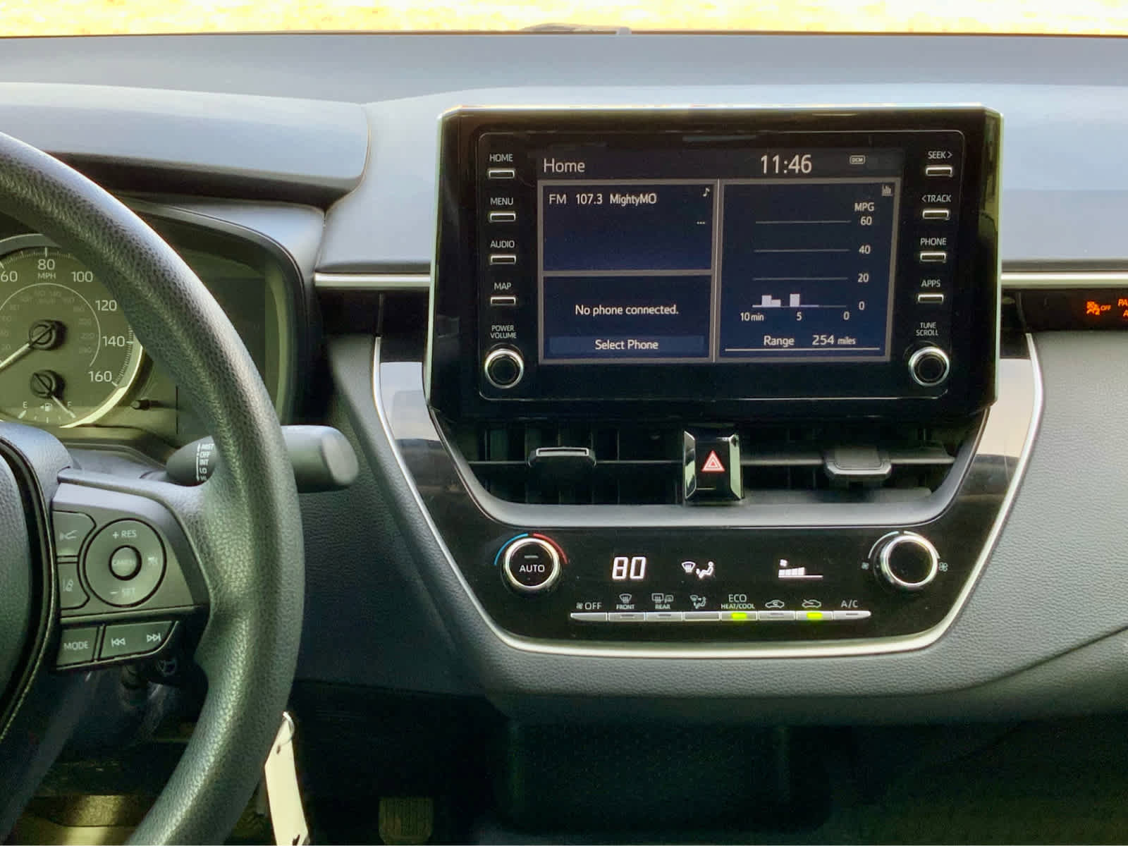 Used 2020 Toyota Corolla LE image 40