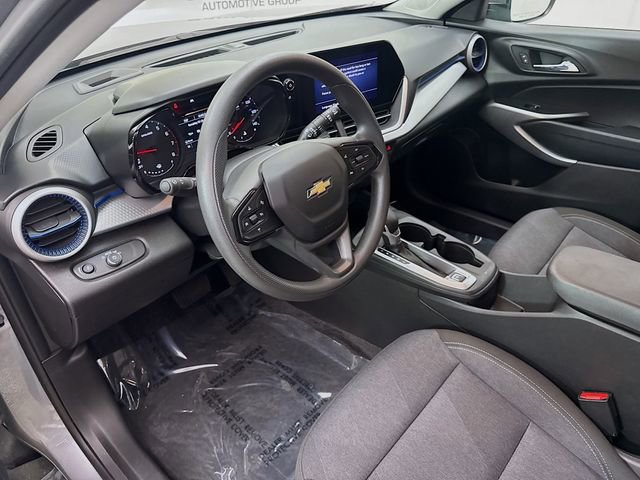 Used 2024 Chevrolet Trax LS w/ LS Convenience Package image 11