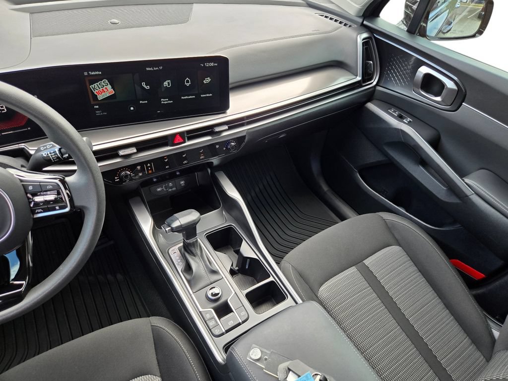 Certified 2025 Kia Sorento LX FWD image 22