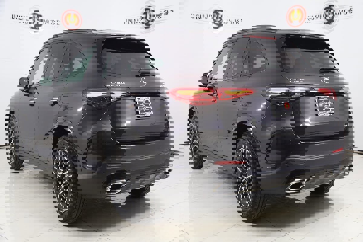 Used 2025 Mercedes-Benz GLC 300 4MATIC SUV image 4