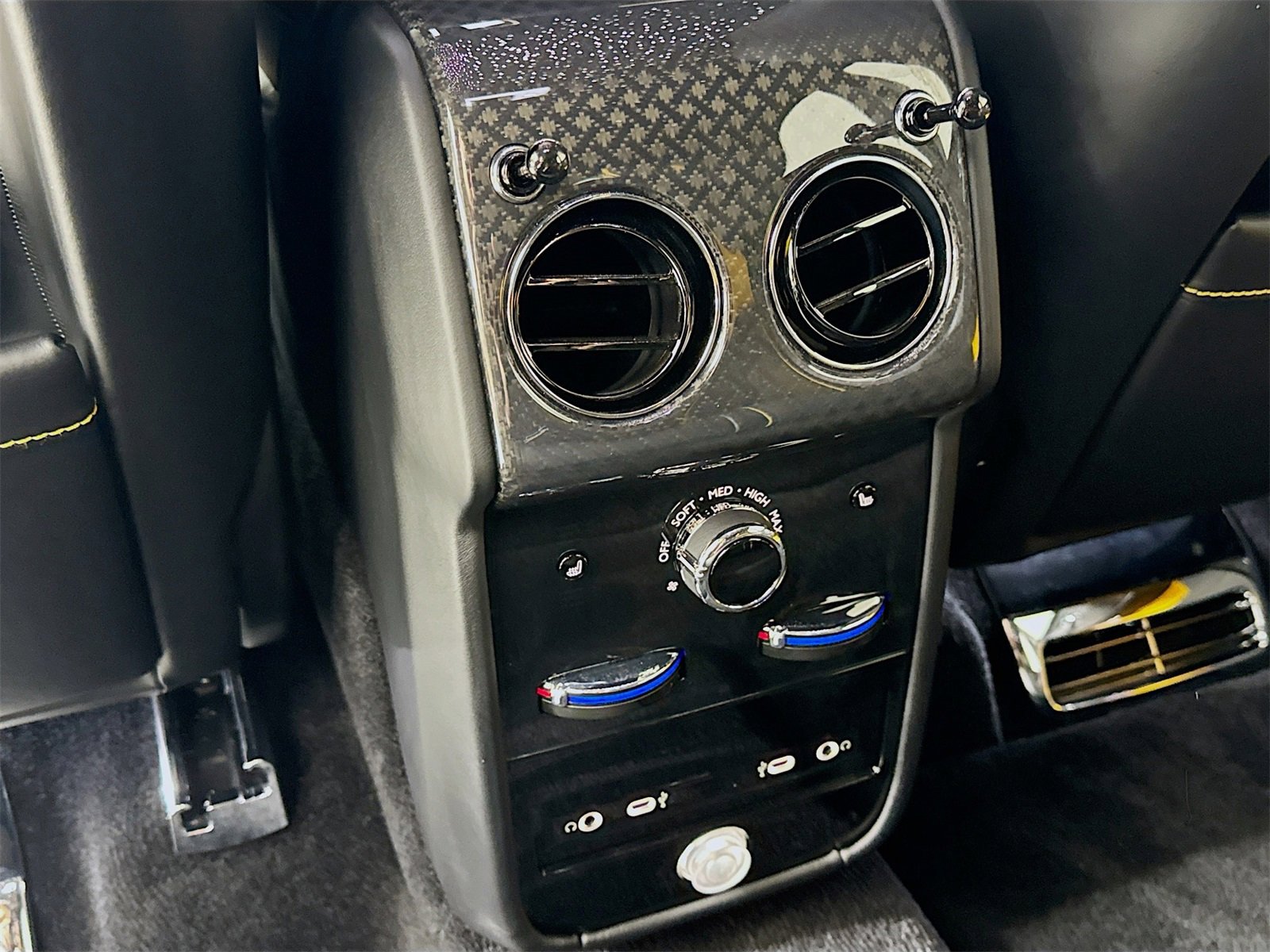 Used 2025 Rolls-Royce Cullinan Black Badge image 26