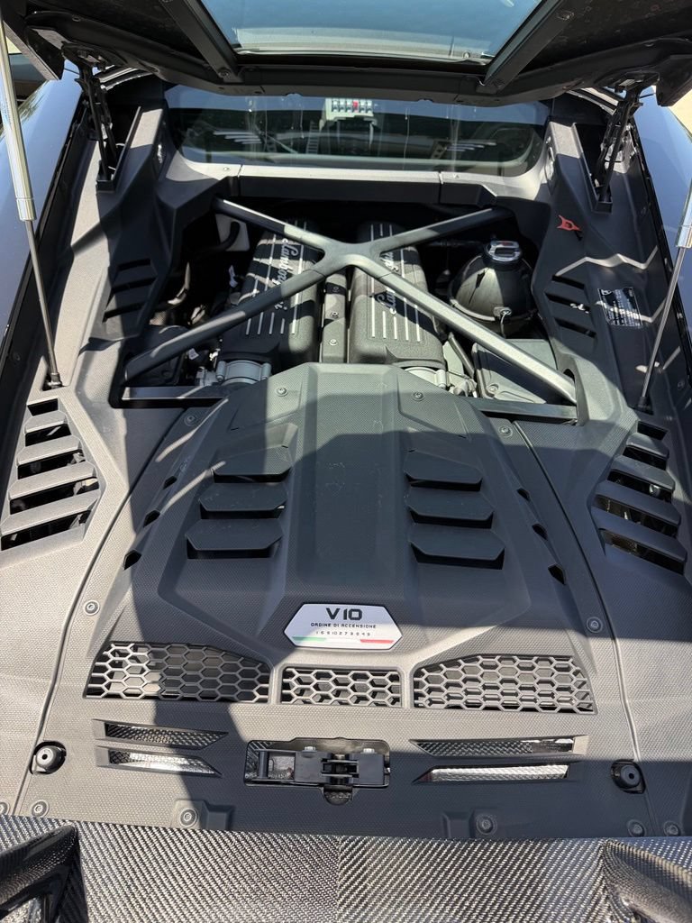 Used 2021 Lamborghini Huracan EVO RWD image 21