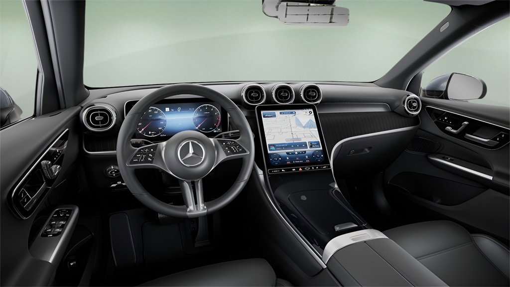 Used 2025 Mercedes-Benz GLC 300 4MATIC image 38