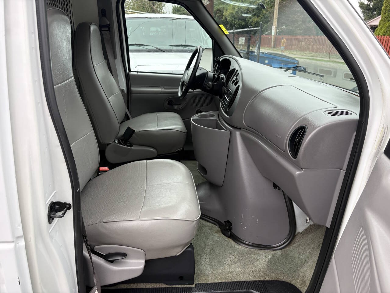 Used 1999 Ford E-150 and Econoline 150 RWD image 17