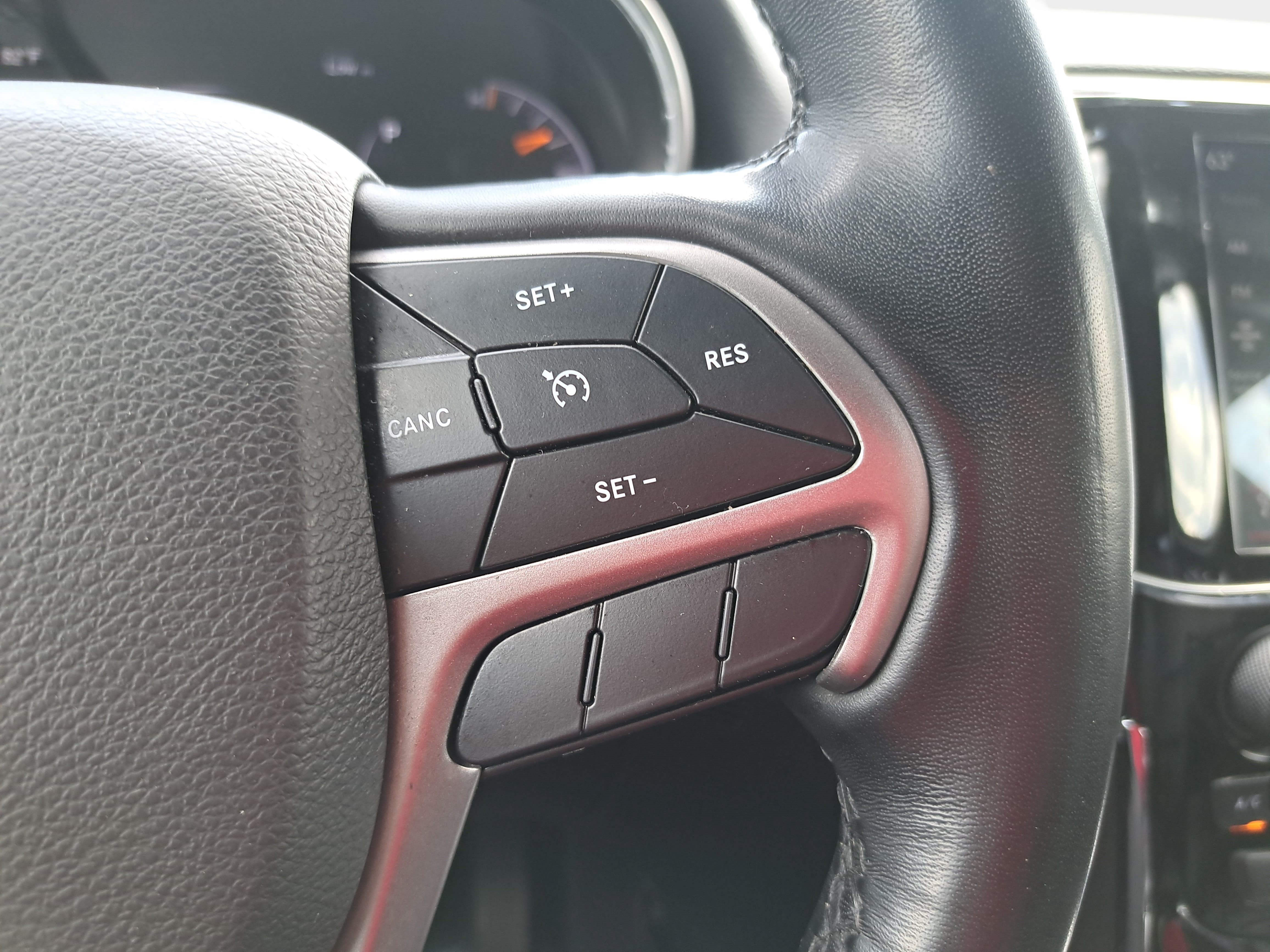 Used 2022 Jeep Grand Cherokee Limited AWD/4WD image 18