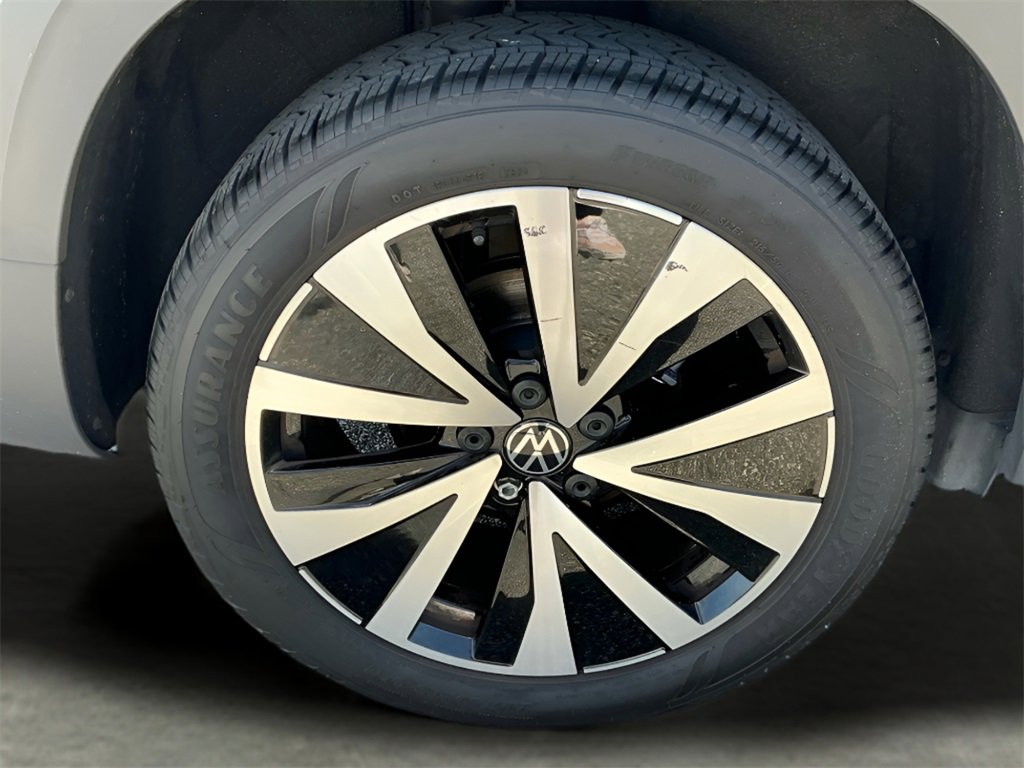 Used 2024 Volkswagen Taos SE image 15