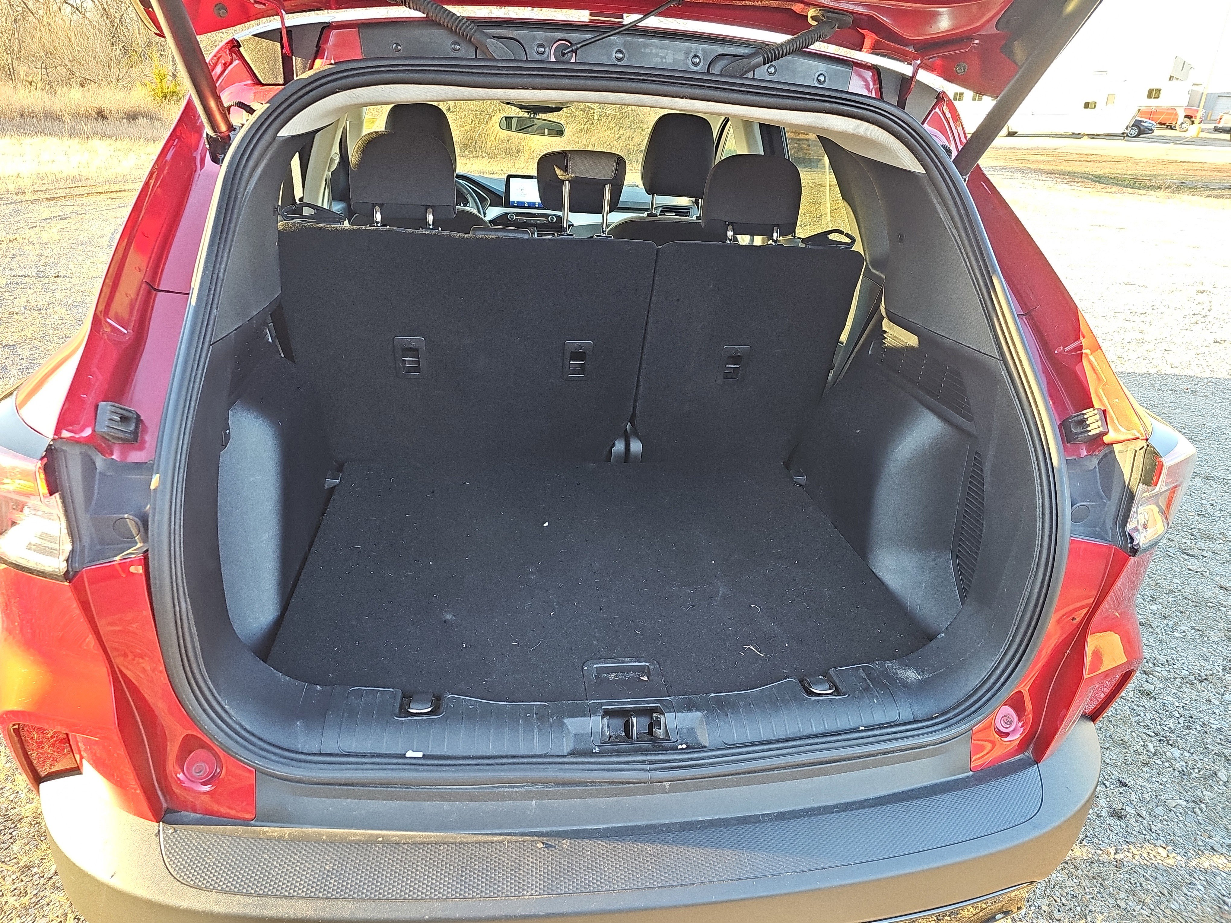 Used 2022 Ford Escape SE w/ SE Sport Appearance Package image 9