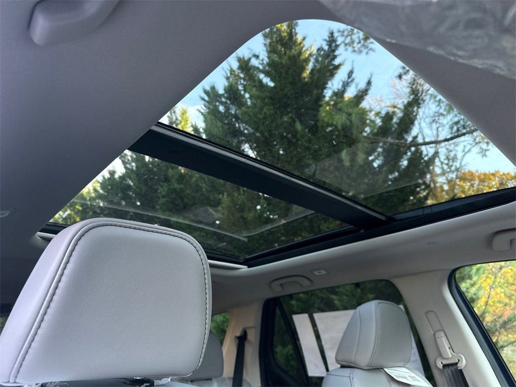 New 2025 Honda Pilot Touring image 12