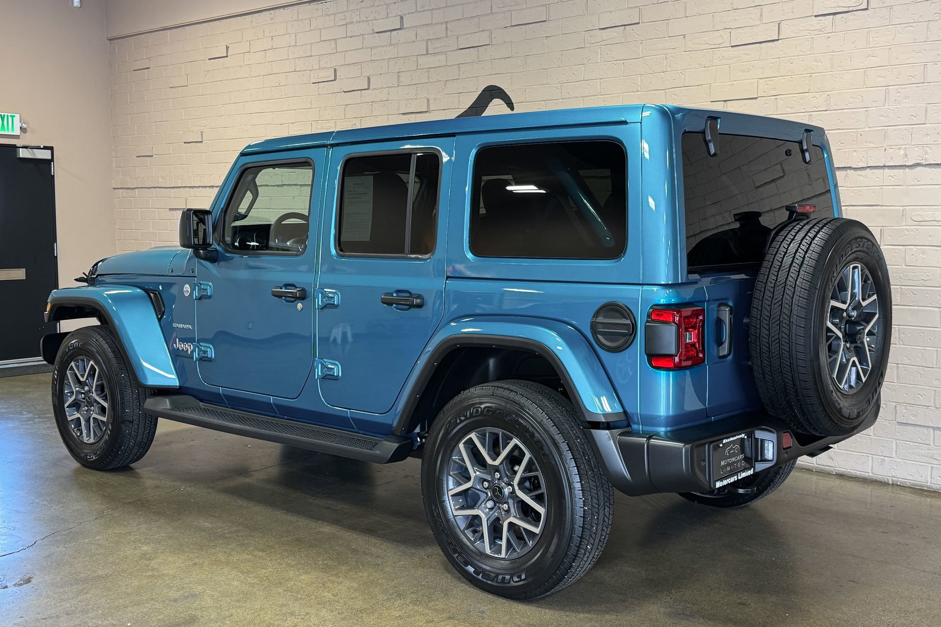 Used 2024 Jeep Wrangler Unlimited Sahara w/ Safety Group AWD/4WD image 7
