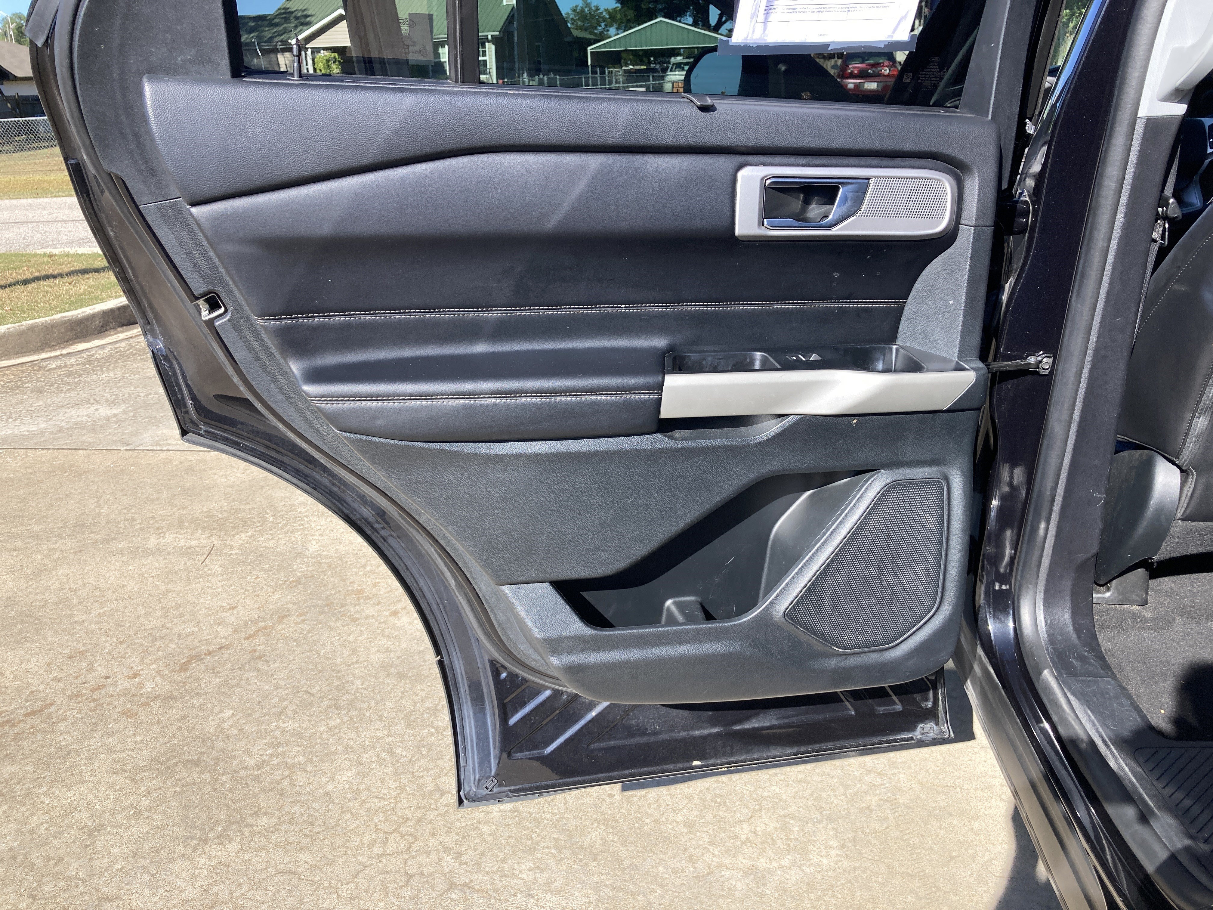 Used 2021 Ford Explorer Limited w/ Equipment Group 301A AWD/4WD image 16