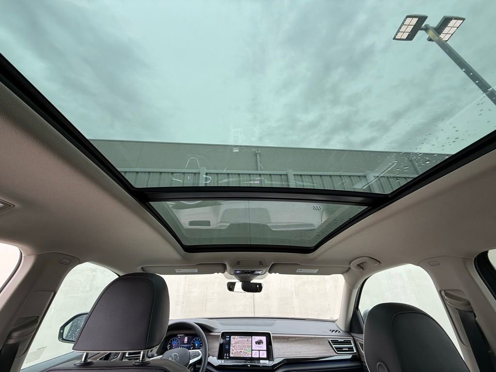 Certified 2025 Volkswagen Atlas SEL Premium R-Line image 5