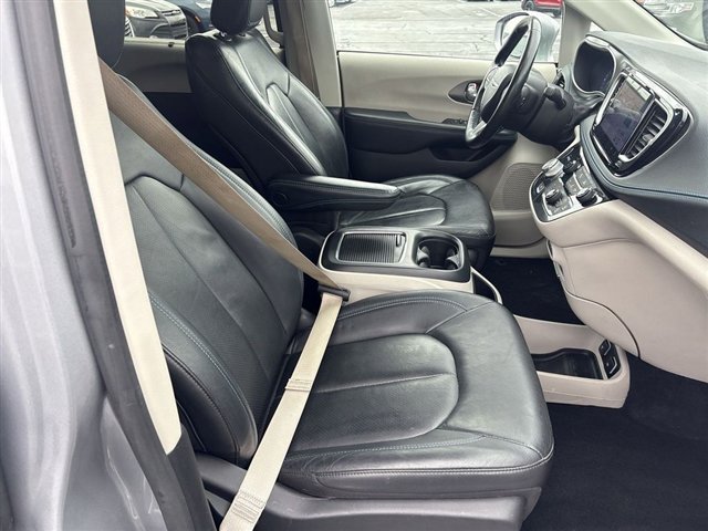 Used 2021 Chrysler Pacifica Touring-L AWD/4WD image 27