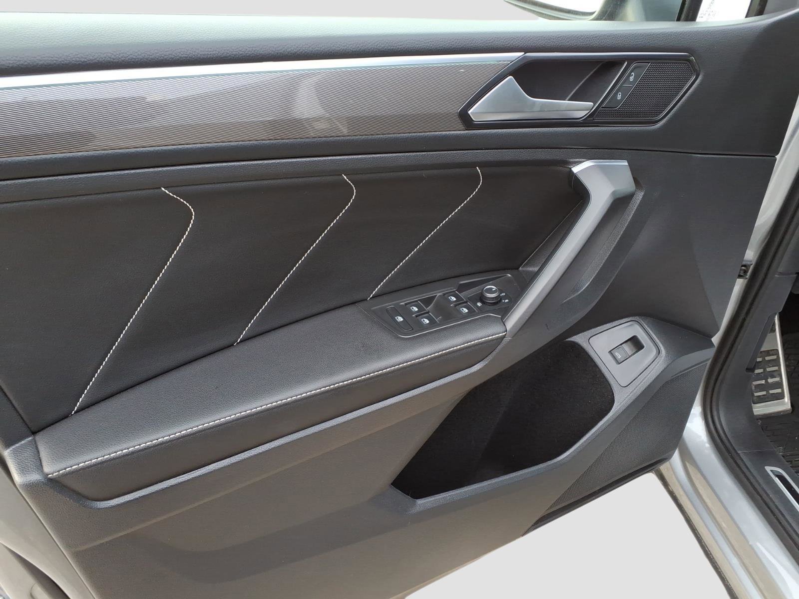 Used 2022 Volkswagen Tiguan SE R-Line image 13