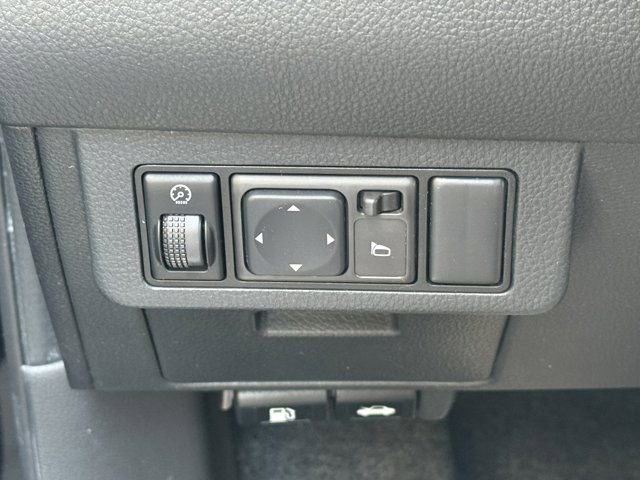 Used 2009 Nissan Versa 1.8 S w/ PWR Pkg FWD image 16