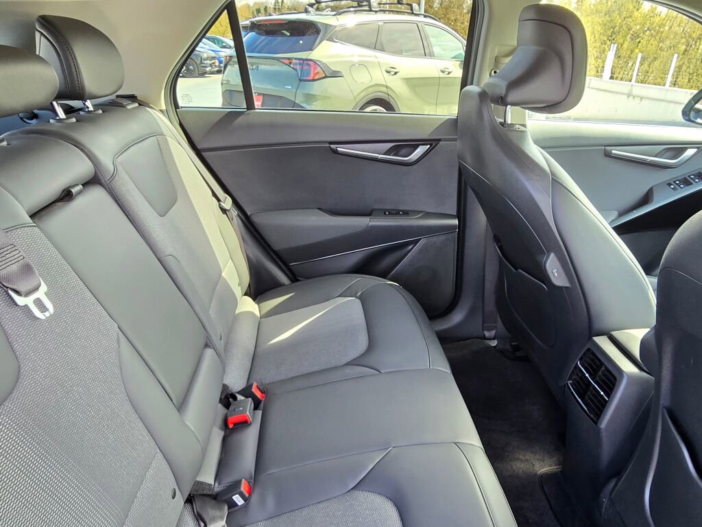 Used 2023 Kia Niro Wind w/ Wind Preserve Package FWD image 13