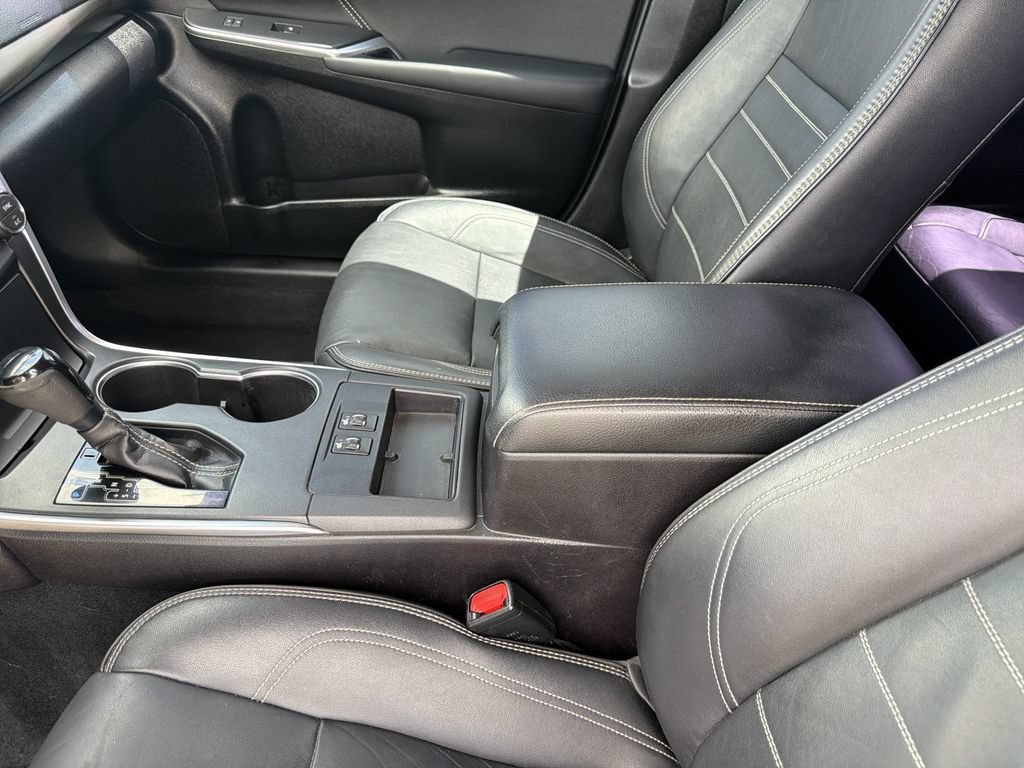 Used 2017 Toyota Camry XLE w/ Moonroof Package FWD image 20