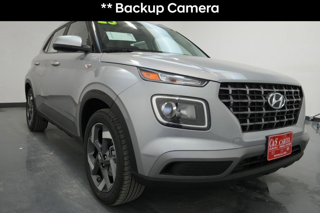 New 2025 Hyundai Venue SEL image 2