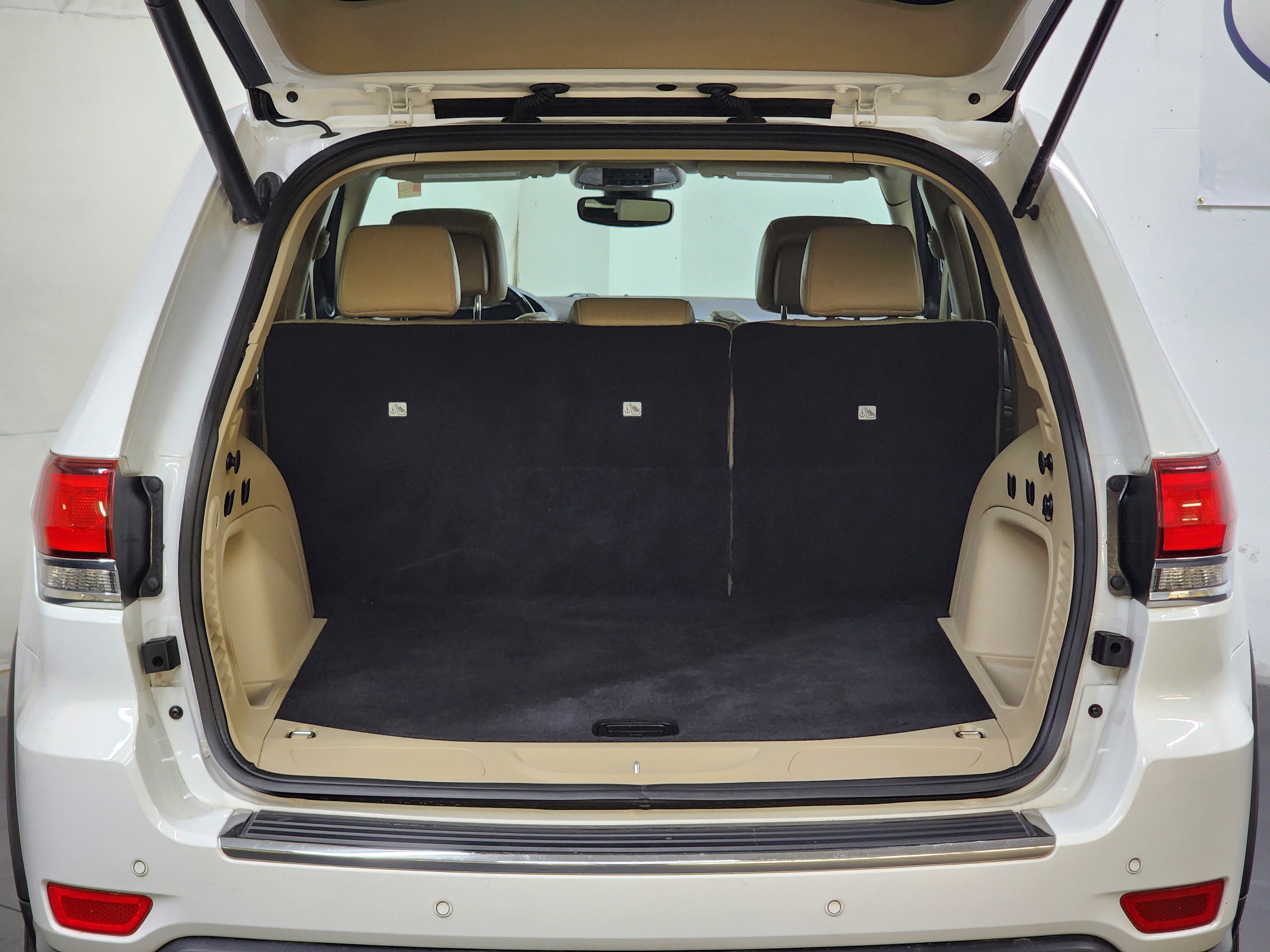 Used 2021 Jeep Grand Cherokee Limited w/ Trailer Tow Group IV image 8