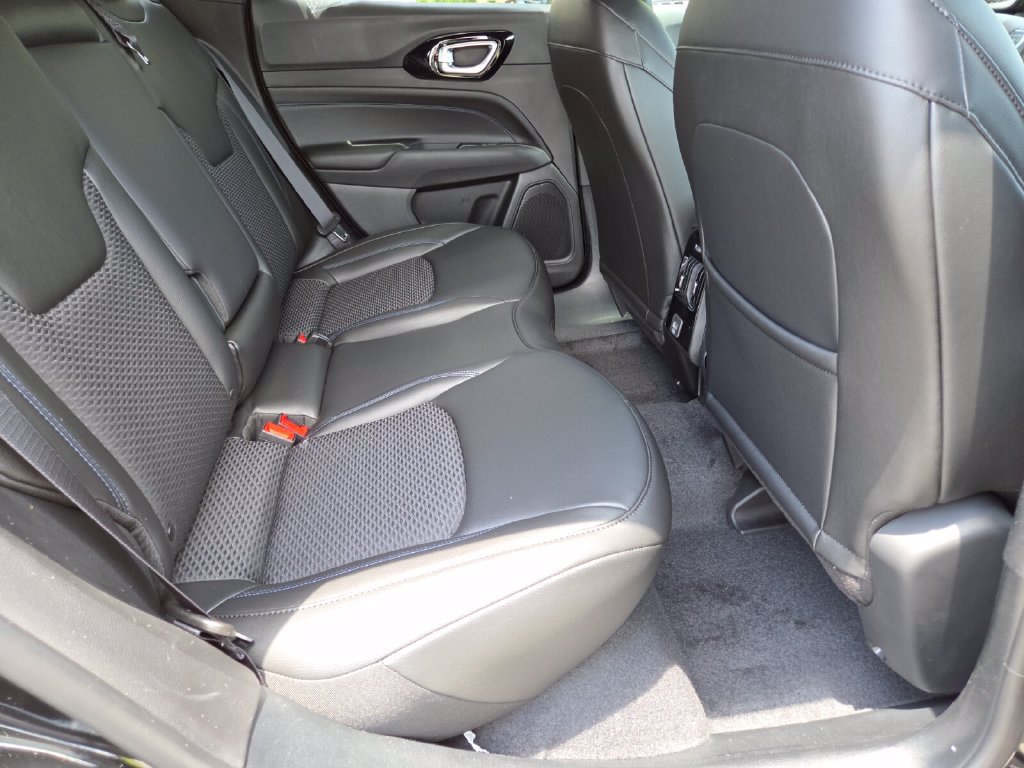 New 2026 Jeep Compass Latitude AWD/4WD image 18