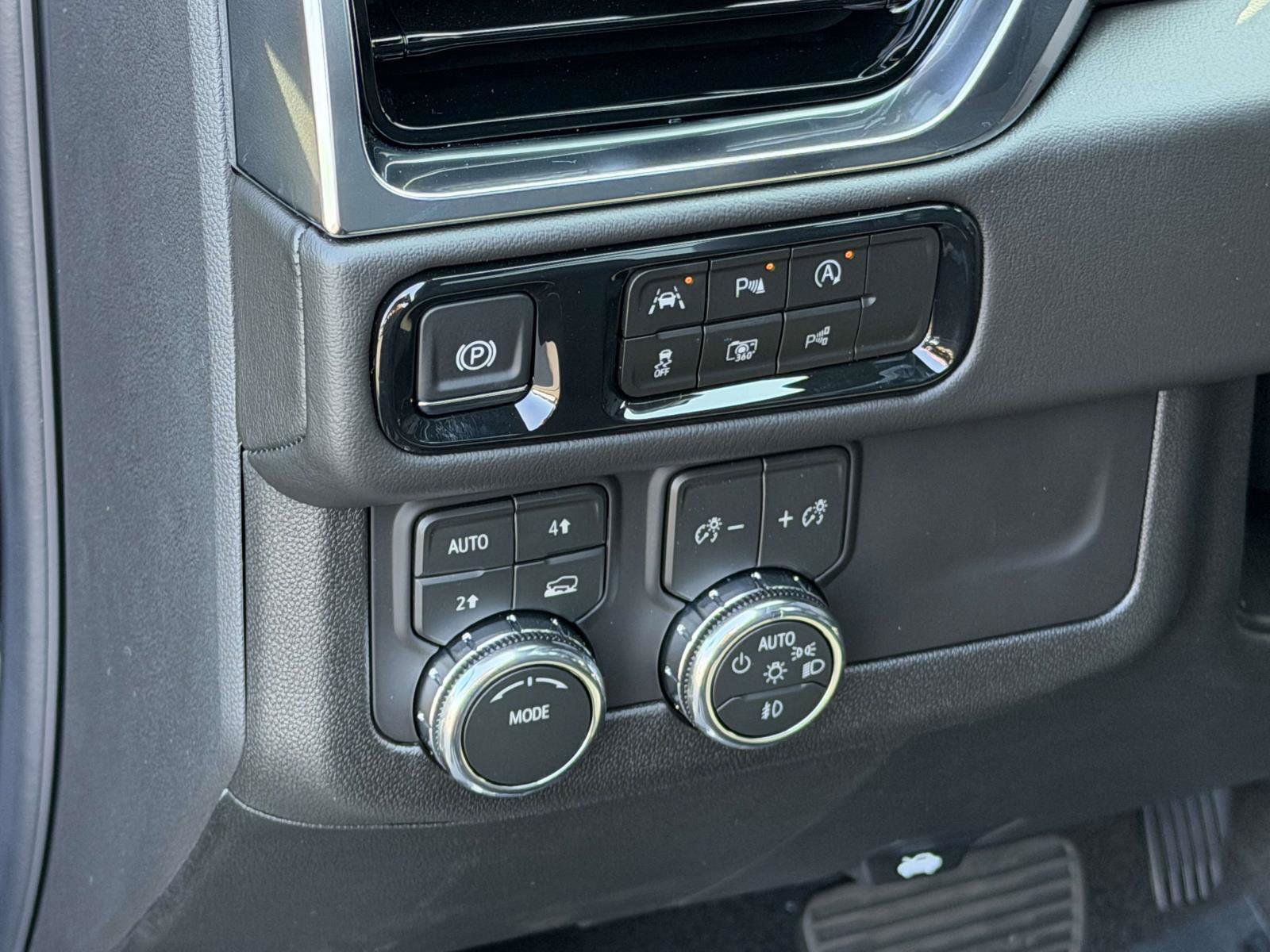 New 2026 GMC Yukon Denali w/ Sun & Power Step Package AWD/4WD image 20
