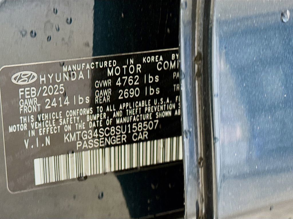 Used 2025 Genesis G70 2.5T image 32