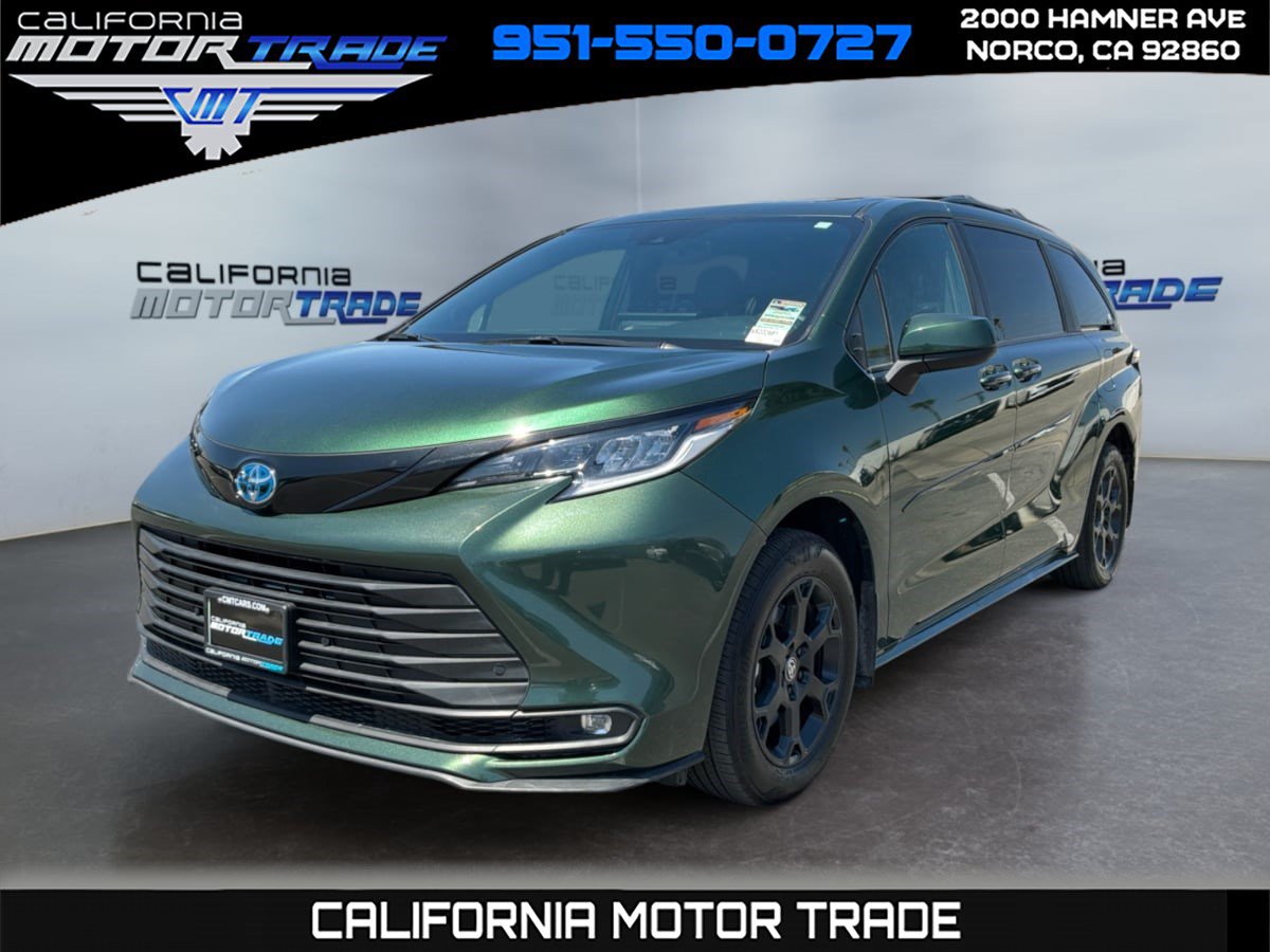 Used 2025 Toyota Sienna XLE Woodland Edition AWD/4WD image 1