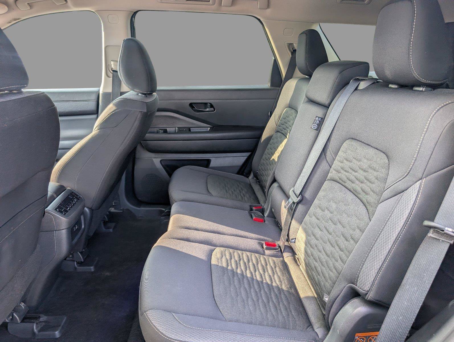 Used 2025 Nissan Pathfinder SV FWD image 35