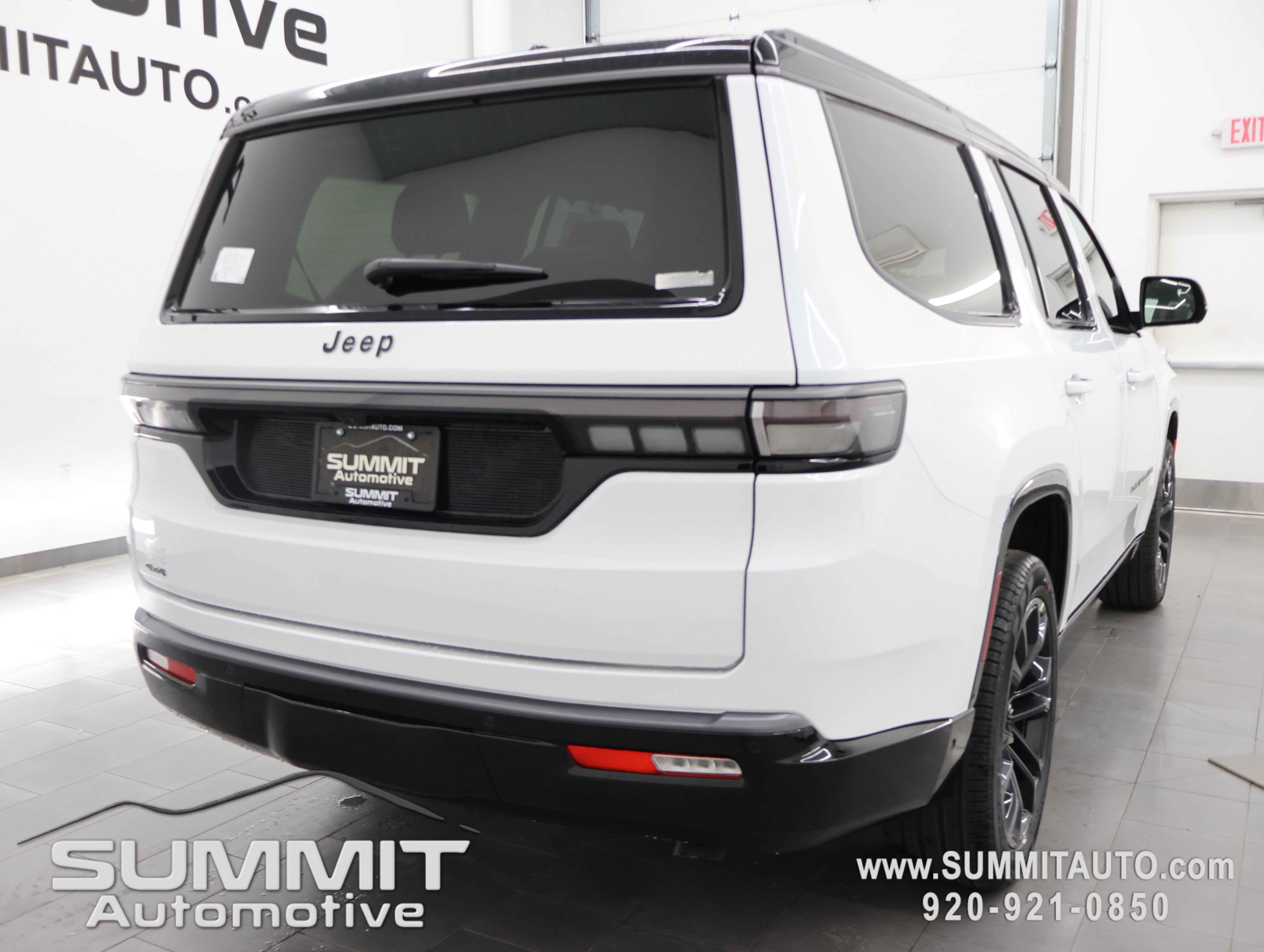 New 2026 Jeep Grand Wagoneer Summit AWD/4WD image 4