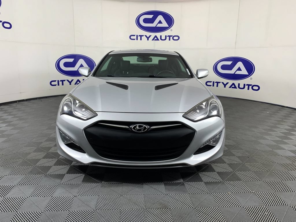 Used 2016 Hyundai Genesis Coupe 3.8 RWD image 9