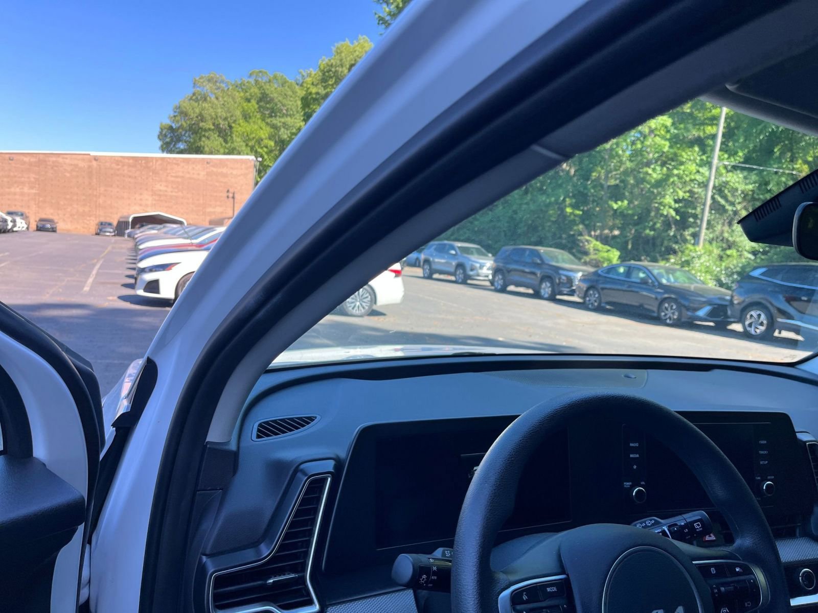 Used 2025 Kia Sportage LX FWD image 33